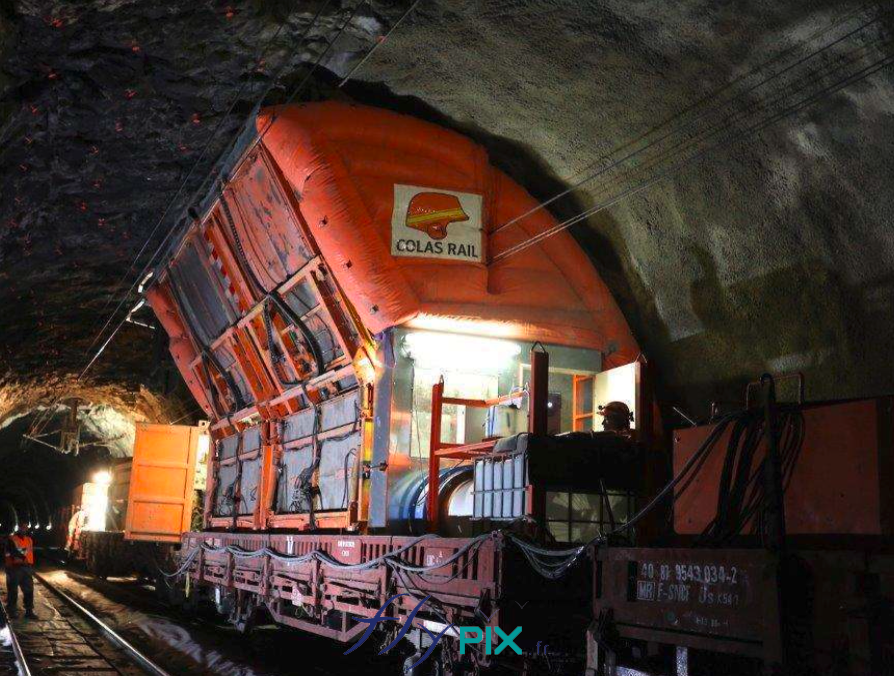 FLYPIX Tente gonflable tunnelier chantier metro souterrain COLAS RAIL 2