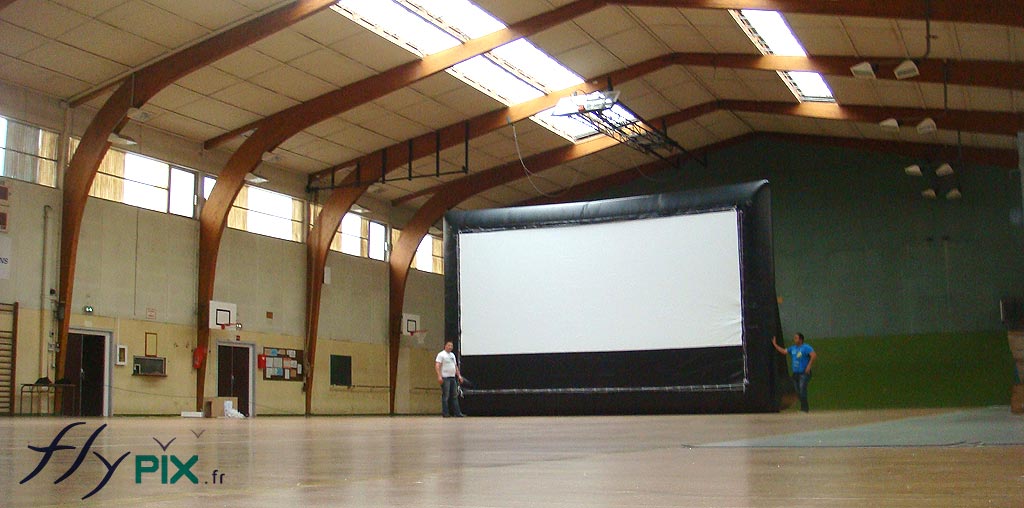 Structure gonflable écran de projection de film vidéo ou cinéma