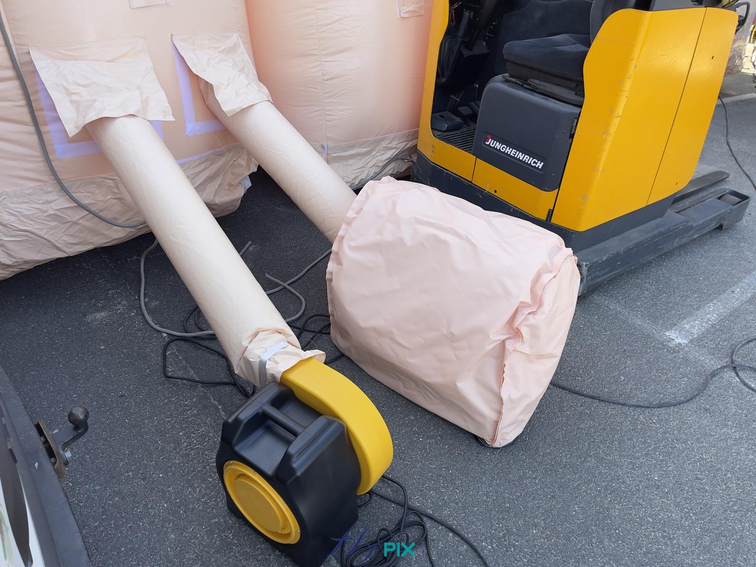 FLYPIX 2 turbines electriques et 2 manchons a air pour gonfler un grand hangar gonflable militaire caisson protege pluie reduction bruit 3