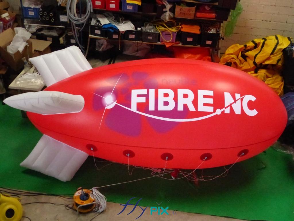 Fabrication sur mesure d'un ballon dirigeable publicitaire imprimé en totale impression numérique couleur, pour la promotion de la société FIBRE.NC.