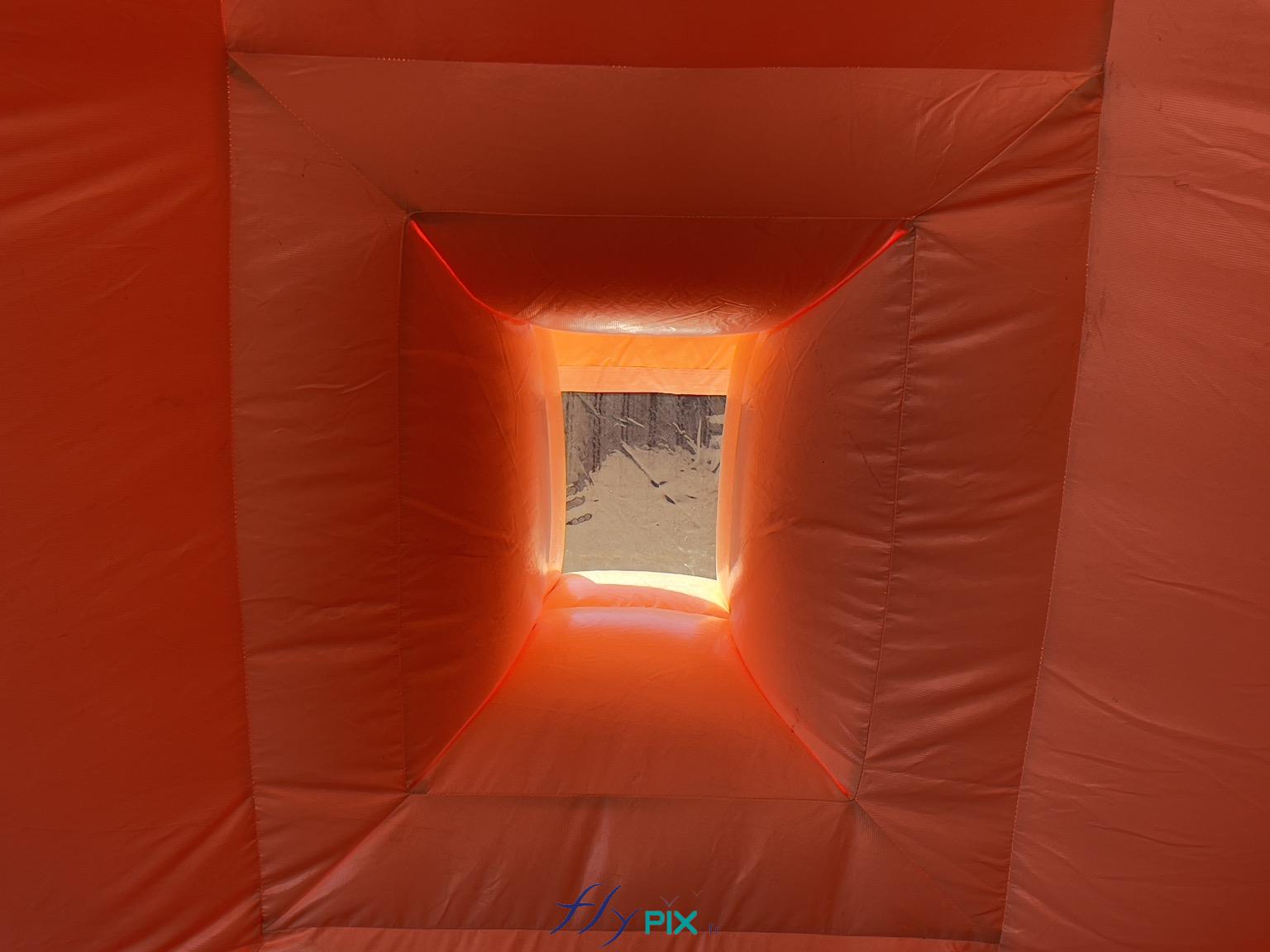 FLYPIX hangar gonflable vue interieure interfaces fenetre avec volet amovible 3