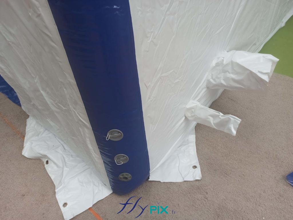 Tente PMA militaire gonflable air captif pour ETIENNE LACROIX : détails valves gonflage et valves de surpression, manchons, enveloppe PVC 0.6 mm simple peau