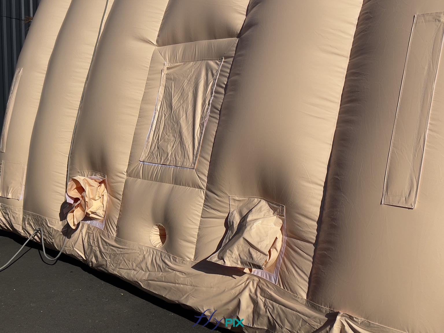 FLYPIX vue exterieure module abri gonflable enveloppe PVC double peau capitonnee fenetre avec volt pliable 2 manchons a air chauffage climatisation filtration 1