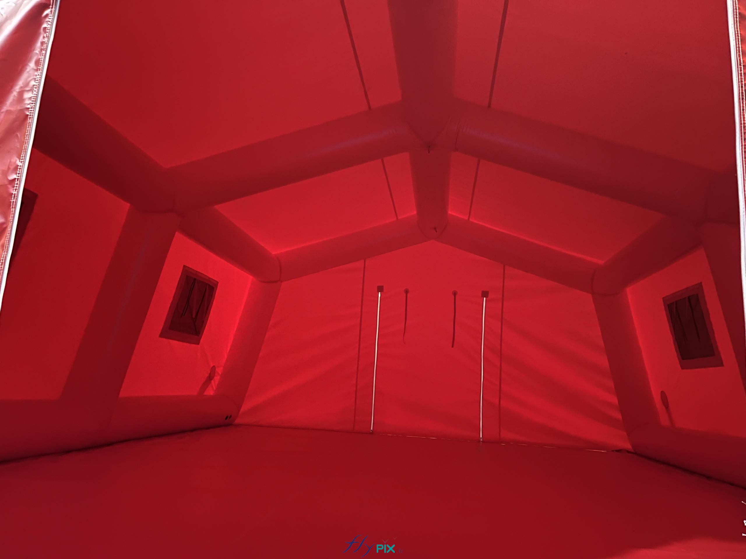 FLYPIX vue interieure tente gonflable PMA pose medical avance premiers secours hopital de campagne air captif 7x5m S37m2 1 scaled