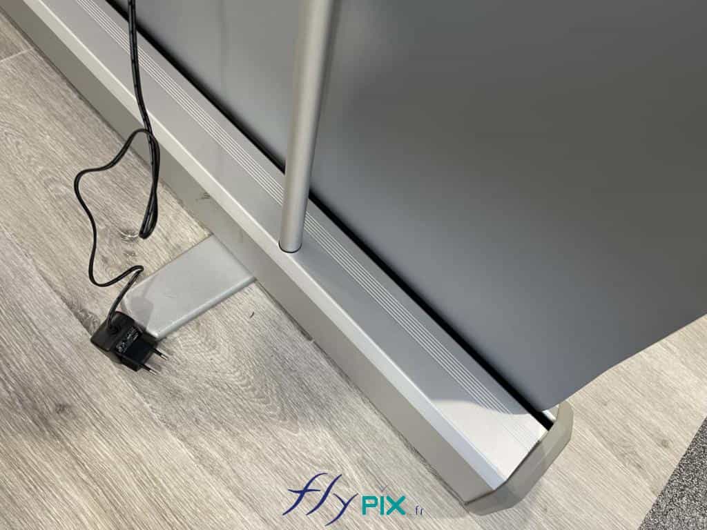 Détails des connections câbles 220V pour éclairages spots LED pour roll up : stand salon professionnel