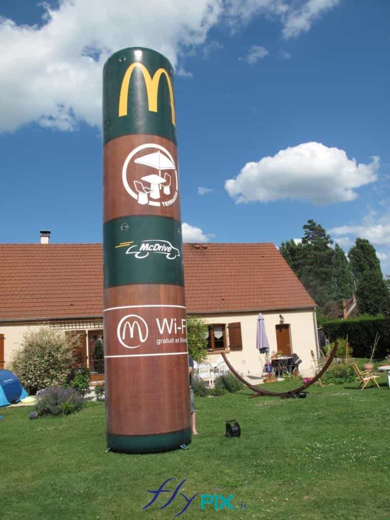 Totem gonflable mac donalds