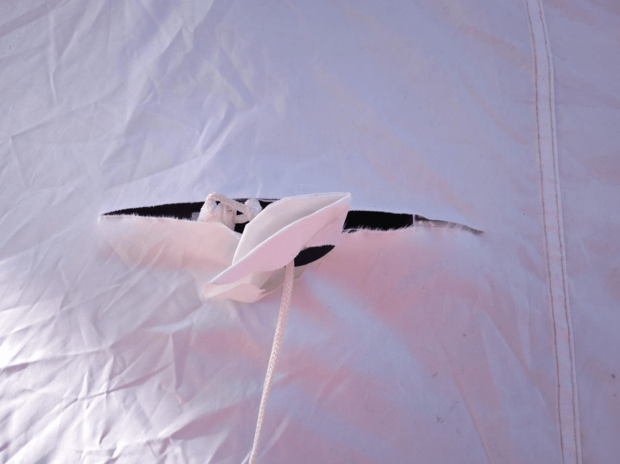 Trous-dechires-reparation-tente-gonflable-PMA-croix-rouge-française