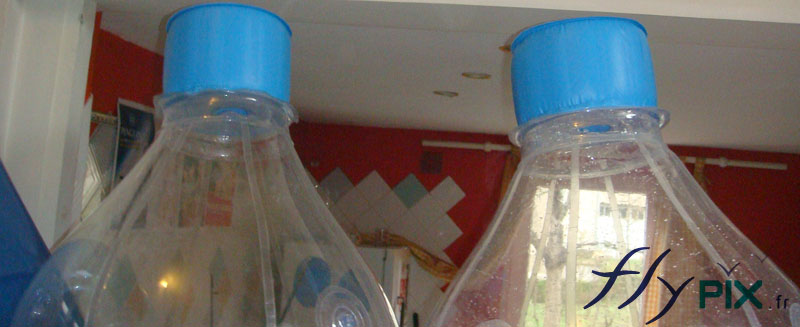 Vue du détails des bouchons des bouteilles gonflables en PVC.