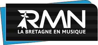 Logo de la Radio RMN, à Gourin (56),  département du Morbihan, dans la région Bretagne : un ballon sur mat imprimé pour leur stand de salon professionnel.