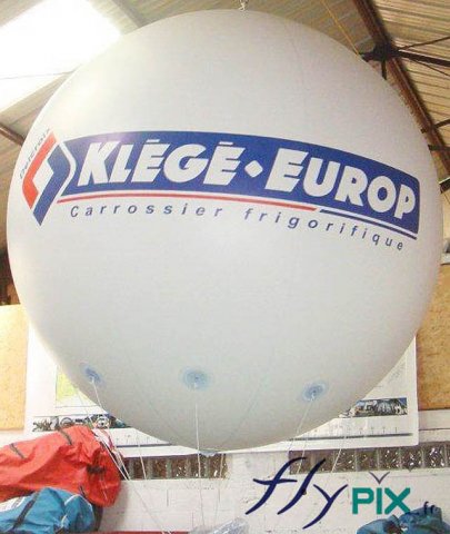 ballon publicitaire sphérique pour une société de véhicules frigorifiques