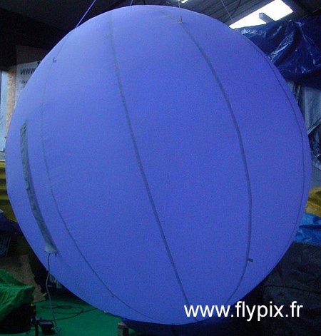 Ballon lumineux ėclairant bleu