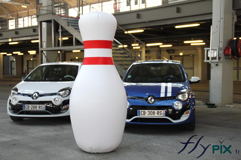Ballon structure gonflable personnalisée en forme de quilles de bowling.